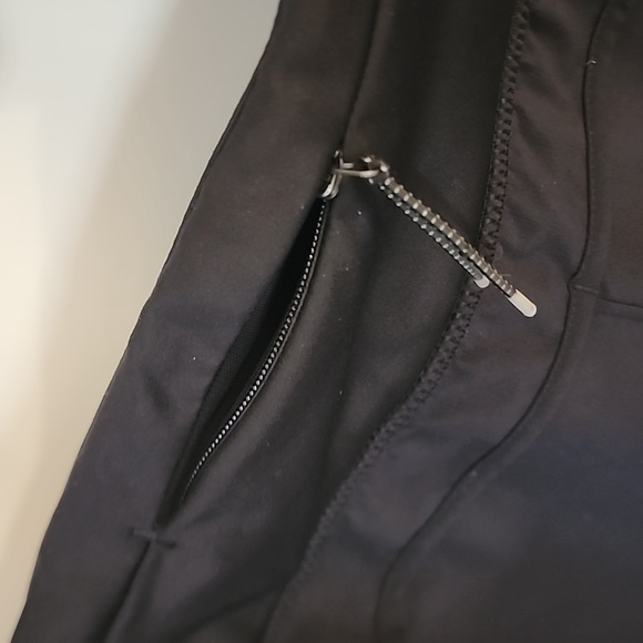 In motion workout shorts - Picture 4 of 9